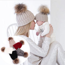 Laden Sie das Bild in den Galerie-Viewer, Mother &amp; Baby Knit Hat